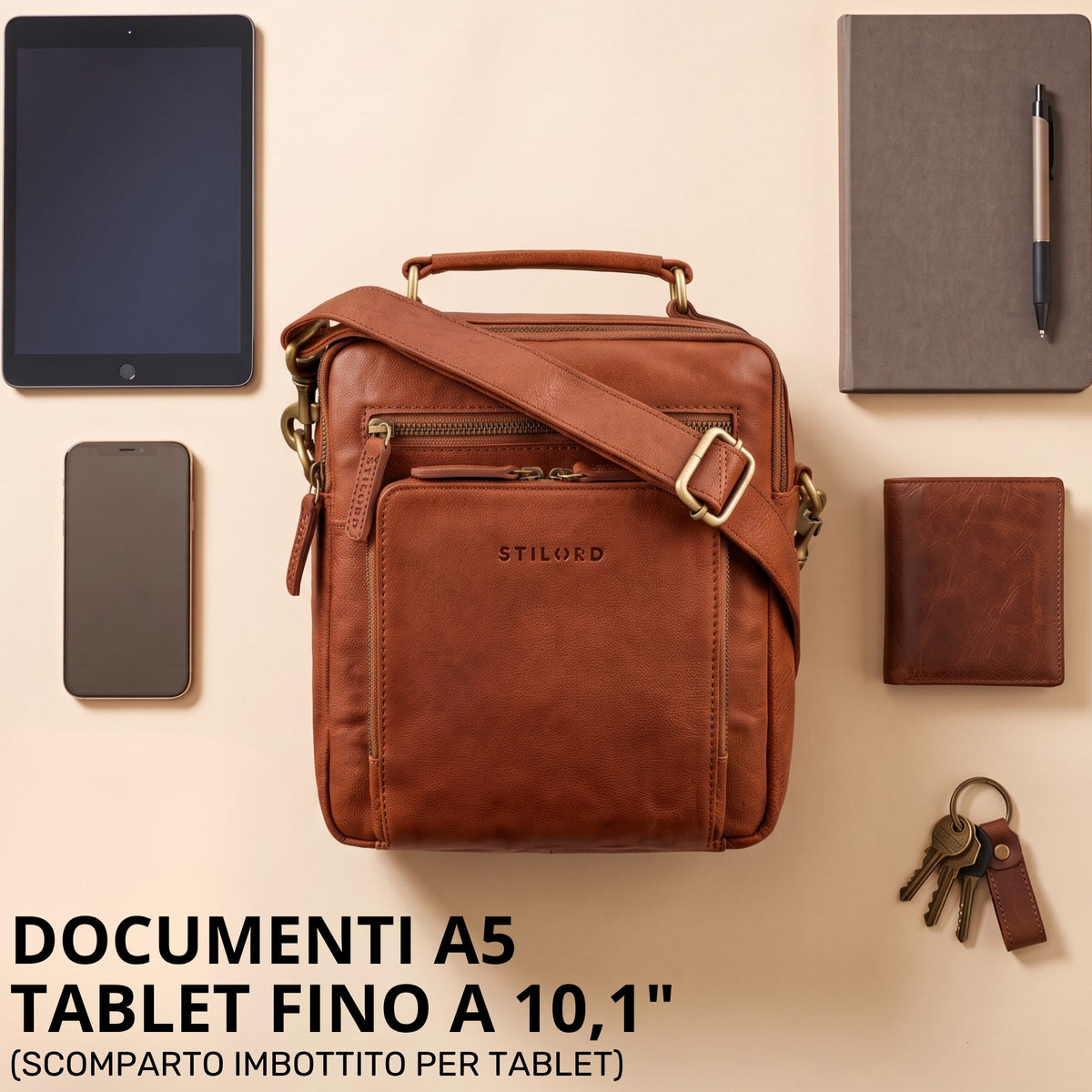 Piccola borsa a tracolla in pelle marrone maraska con manico, logo STILORD impresso sulla tasca frontale, adatta a tablet 10,1 pollici e A5