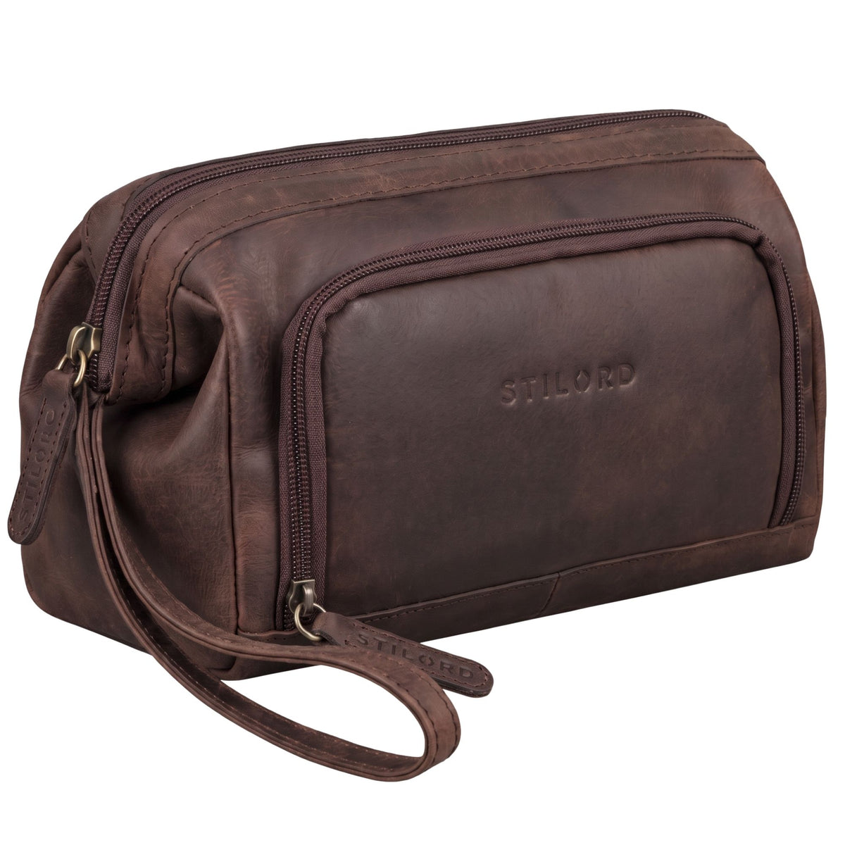 Necessaire in pelle marrone Henry con logo STILORD impresso, tasca frontale e cinturino da polso, vista obliqua