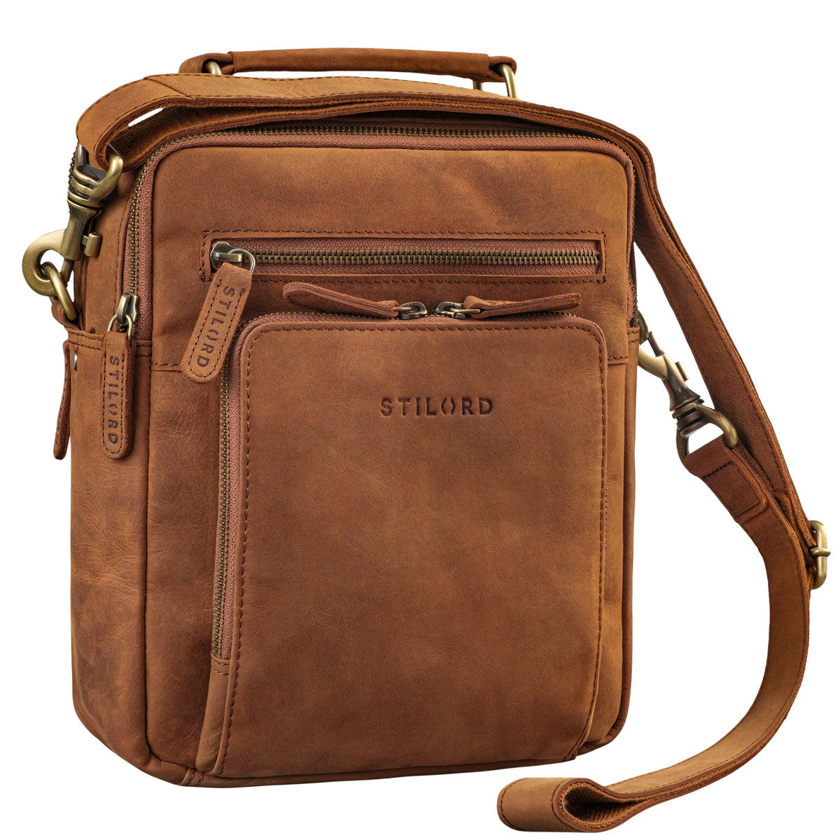 Piccola tracolla da uomo in pelle color tan con manico, vista frontale, logo STILORD in rilievo, adatta a tablet 10,1 pollici