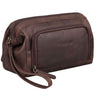 Necessaire in pelle marrone Henry con logo STILORD impresso, tasca frontale e cinturino da polso, vista obliqua
